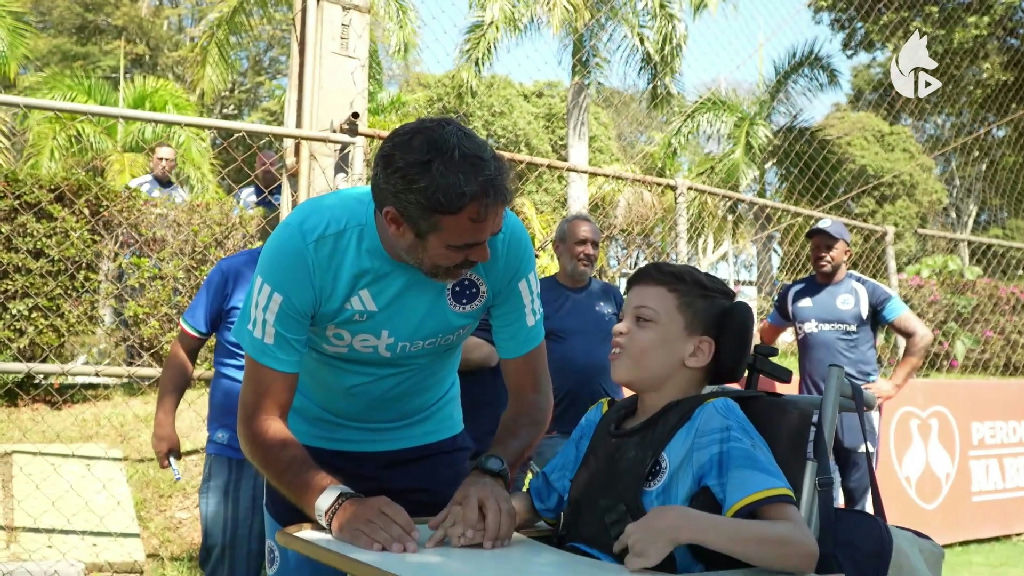 Cruzeiro promove encontro emocionante entre elenco e torcedores na Toca da Raposa 2