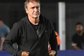 Cuca admite risco de rebaixamento e cobra evolução do Santos no Brasileirão