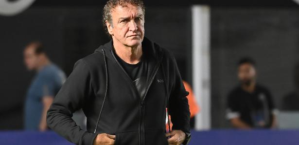 Cuca admite risco de rebaixamento e cobra evolução do Santos no Brasileirão