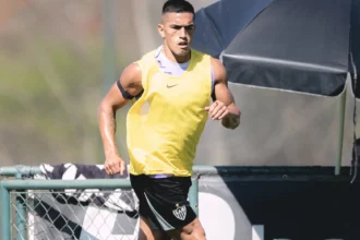 Cuello retorna aos treinos e reforça o Atlético-mg para duelo na Copa do Brasil