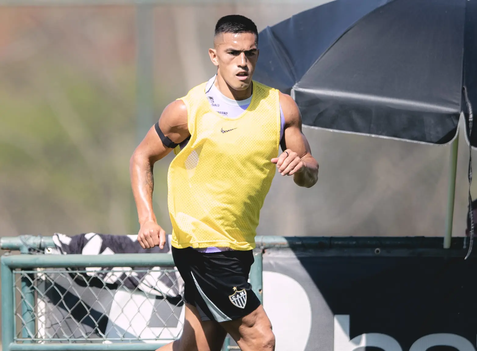 Cuello retorna aos treinos e reforça o Atlético-mg para duelo na Copa do Brasil