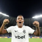 Danilo celebra triunfo do Botafogo contra o Cruzeiro no Mineirão
