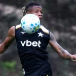 Danilo entra na mira da Premier League após articulação de Kia Joorabchian