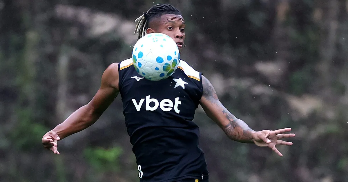 Danilo entra na mira da Premier League após articulação de Kia Joorabchian