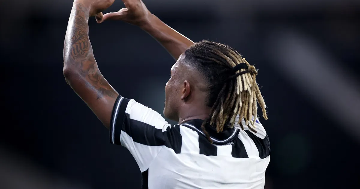 Danilo lidera o primeiro turno do Brasileirão e conquista o prêmio Bola de Prata pelo Botafogo