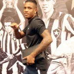 Danilo mantém ambiente positivo no Botafogo após recusa de proposta