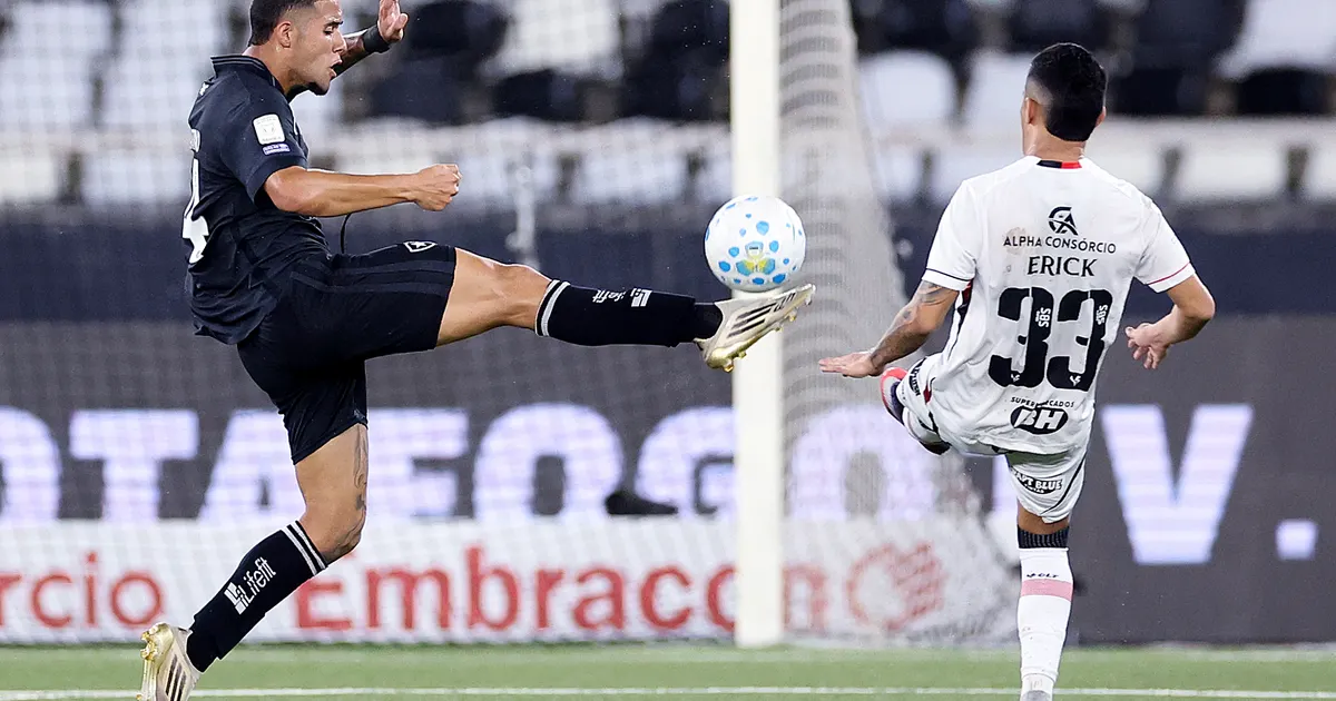 Desempenho do Botafogo contra o Vitória sinaliza evolução tática e técnica