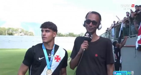 Diego Minete celebra conquista do Vasco no Campeonato Carioca Sub-17