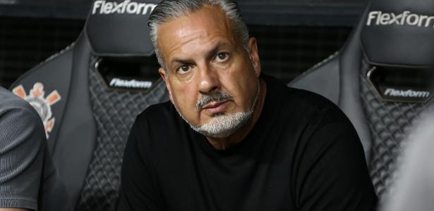 Diretor do Flamengo contesta arbitragem e exige transparência no impedimento semiautomático