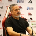 Diretoria do Flamengo contesta arbitragem e questiona tecnologia após empate