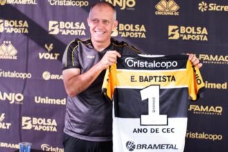 Eduardo Baptista busca consolidar liderança do Criciúma na Série B