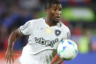 Elias Manoel realiza exames médicos para reforçar o Tijuana de Loco Abreu