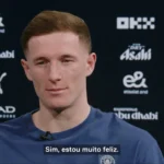 Elliot Anderson celebra parceria com Enzo Maresca em sua primeira fala como atleta do Manchester City