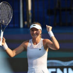 Elvina Kalieva protagoniza virada histórica e avança às quartas em Memphis