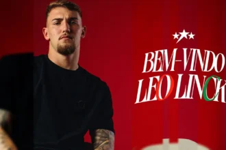 Estrela da Amadora oficializa a chegada do goleiro Léo Linck por empréstimo do Botafogo