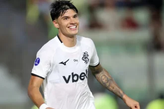 Estudiantes articula venda para viabilizar retorno de Joaquín Correa