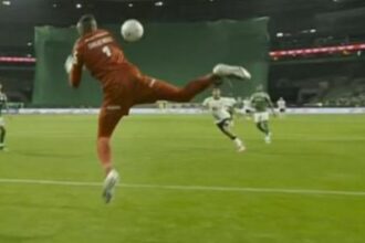 Falha de Carlos Miguel no Palmeiras presenteia Atlético-mg com gol no Brasileirão