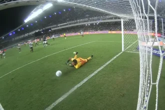 Falha de Lucas Arcanjo marca derrota do Vitória contra o Remo no Mangueirão