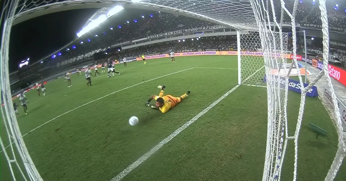 Falha de Lucas Arcanjo marca derrota do Vitória contra o Remo no Mangueirão
