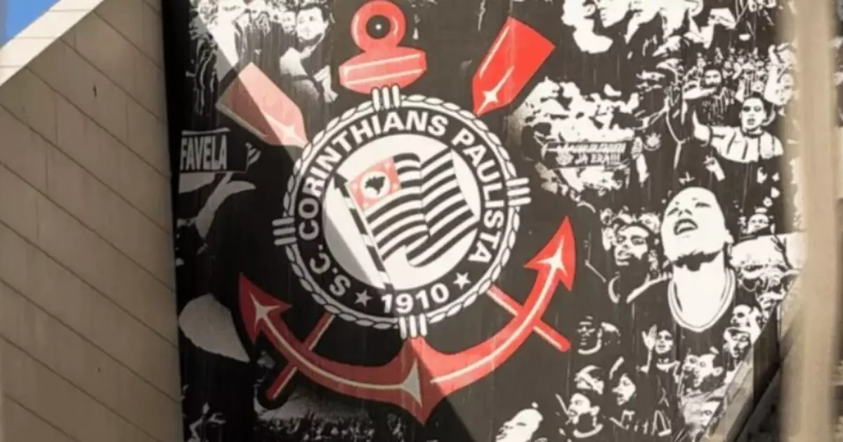 Fernando Diniz adota postura conciliadora e ganha confiança no Corinthians