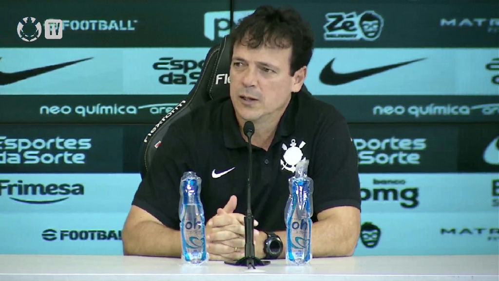Fernando Diniz comenta possível chegada de Memphis Depay ao Corinthians