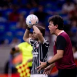 Fernando Diniz exalta superação do Corinthians após empate contra o Bahia