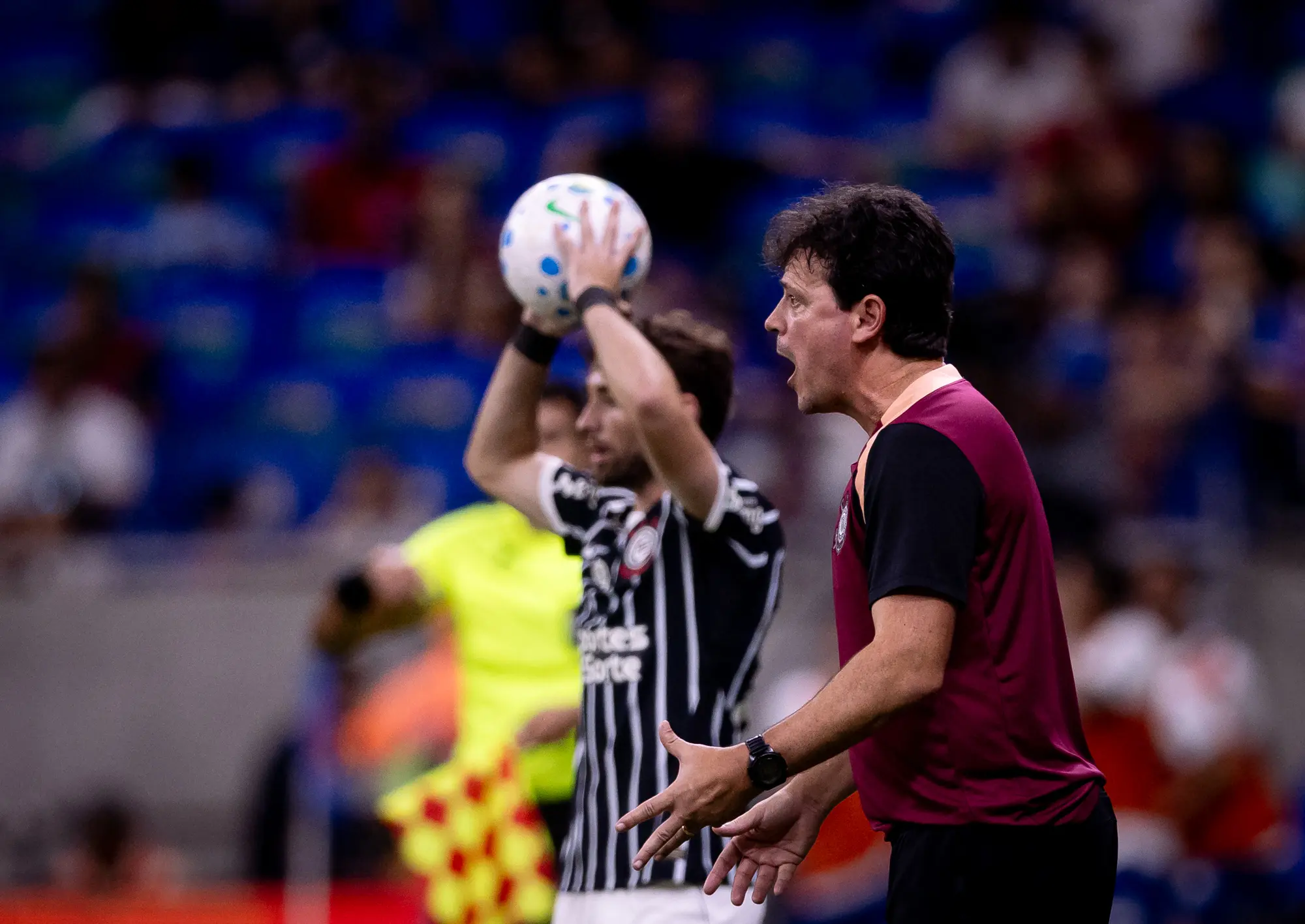 Fernando Diniz exalta superação do Corinthians após empate contra o Bahia