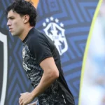 Ferraresi: Botafogo finaliza acordo para permanência do zagueiro por três anos
