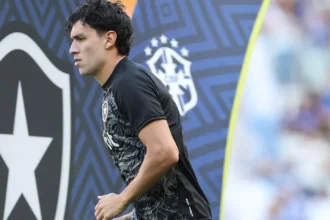 Ferraresi: Botafogo finaliza acordo para permanência do zagueiro por três anos