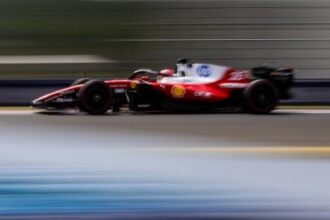 Ferrari domina treinos na Hungria com Hamilton e Leclerc no topo
