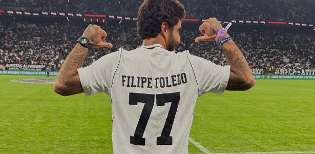 Filipe Toledo celebra paixão pelo Corinthians com homenagem na Neo Química Arena
