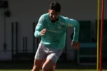 Flaco López reintegra elenco do Palmeiras após compromissos com a seleção