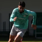 Flaco López reintegra elenco do Palmeiras após compromissos com a seleção