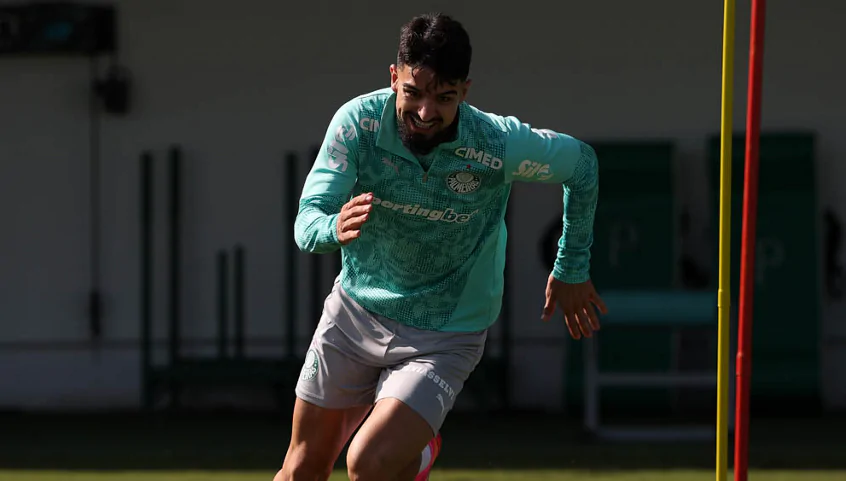 Flaco López reintegra elenco do Palmeiras após compromissos com a seleção