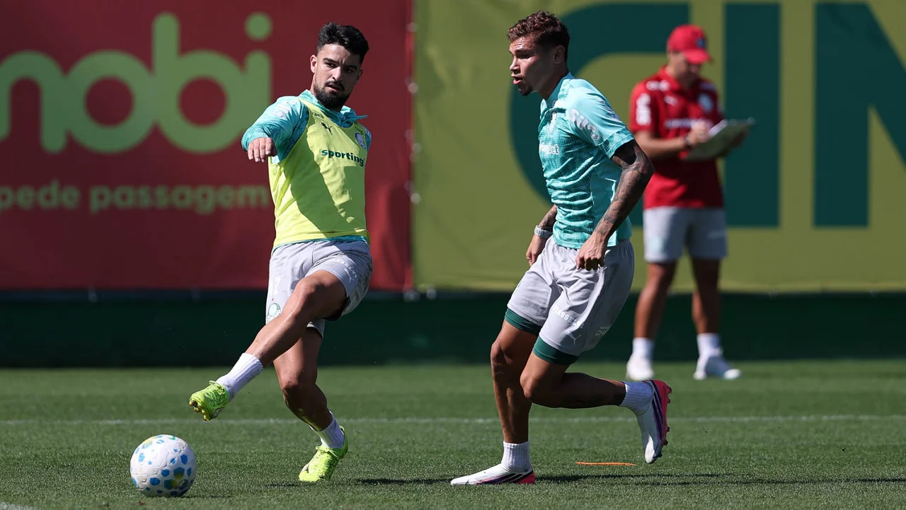 Flaco López retorna ao Palmeiras e treina focado no confronto contra o Vitória