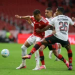Flamengo empata com Internacional no Beira-rio e abre brecha para o Palmeiras
