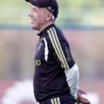 Flamengo enfrenta pressão por vitória contra Internacional em crise