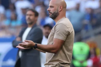 Franclim Carvalho pondera integração de jovens talentos no elenco do Botafogo