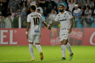 Gabigol nega crise no Santos e blinda Neymar após rumores sobre vestiário