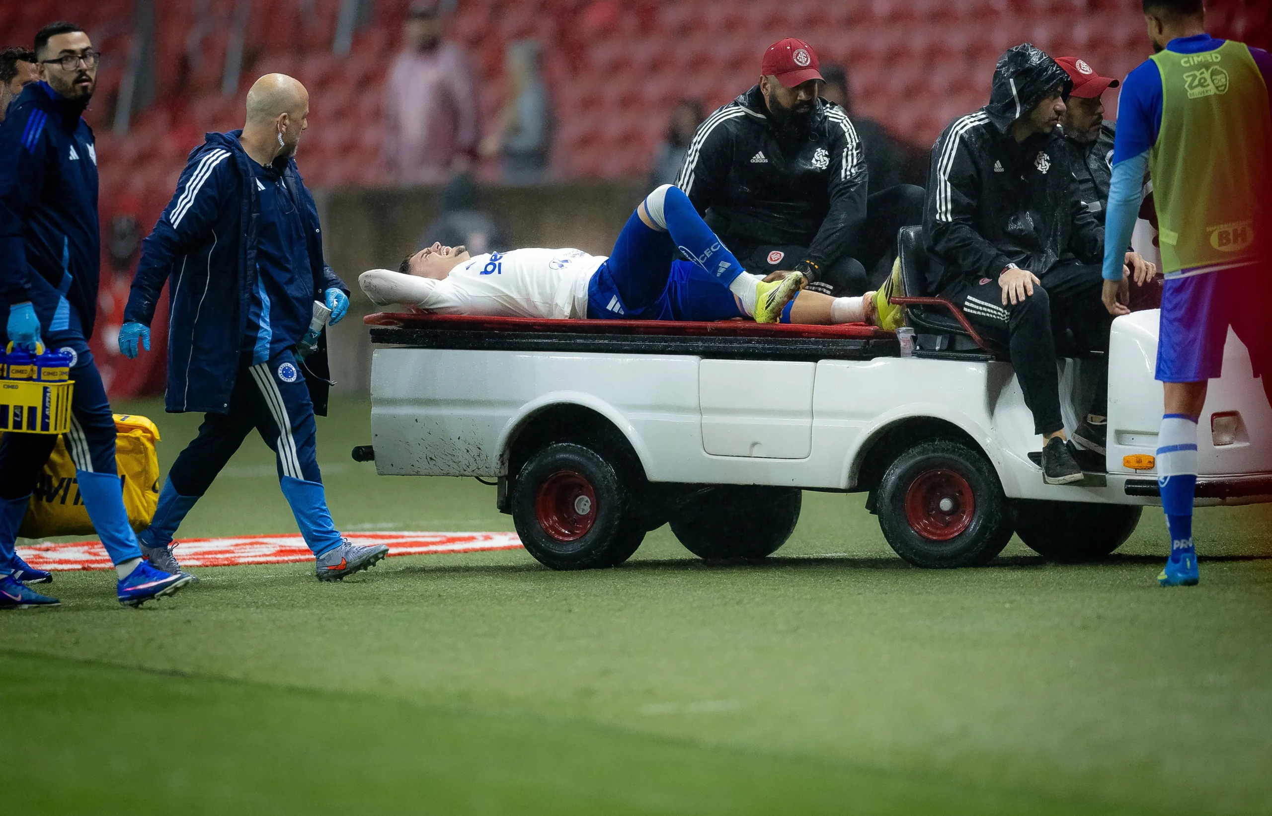 Gabriel Pec agradece mensagens de apoio após fratura sofrida em sua estreia pelo Cruzeiro