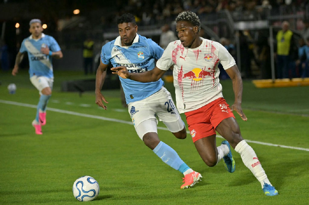 Galeria de imagens registra o confronto decisivo entre RB Bragantino e Sporting Cristal