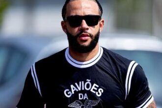 Gaviões da Fiel sinaliza apoio à permanência de Memphis Depay no Corinthians