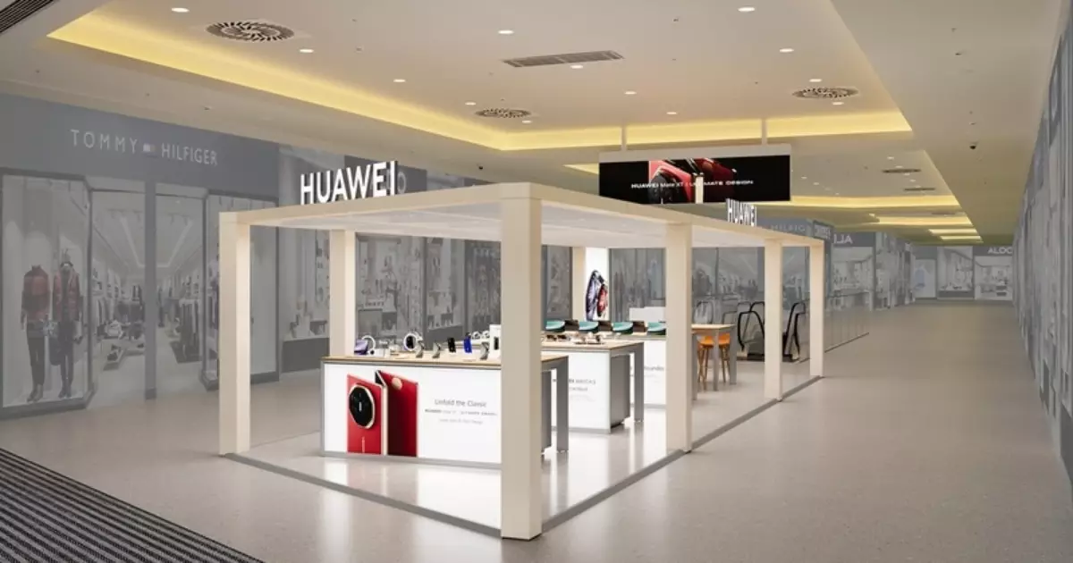 Huawei celebra primeiro ano de loja na Avenida Paulista com Vanderlei Cordeiro de Lima