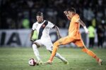 Huracán inicia conversas com Vasco para contratar o zagueiro Alan Saldivia