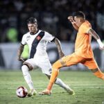 Huracán inicia conversas com Vasco para contratar o zagueiro Alan Saldivia