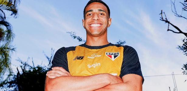 São Paulo oficializa a chegada do atacante Victor Sá para reforçar o elenco