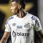 Santos sofre sanção da FIFA e fica impedido de registrar reforços