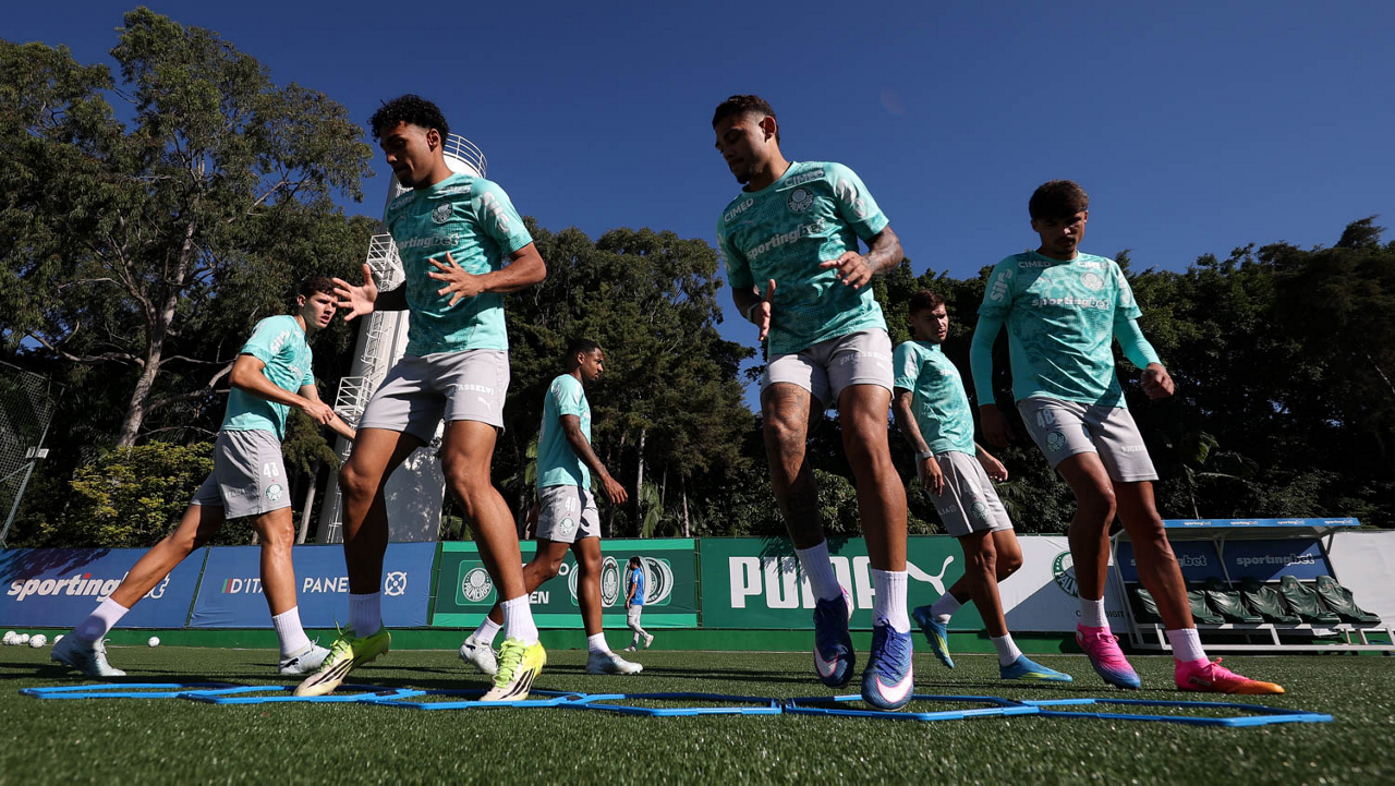 Palmeiras intensifica preparação física em treino realizado na Academia de Futebol