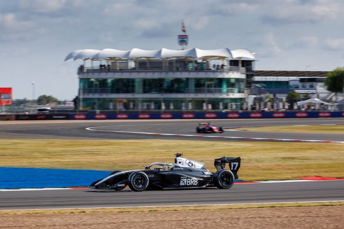 Pedro Clerot enfrenta desafio de recuperação em Silverstone pela Fórmula 3