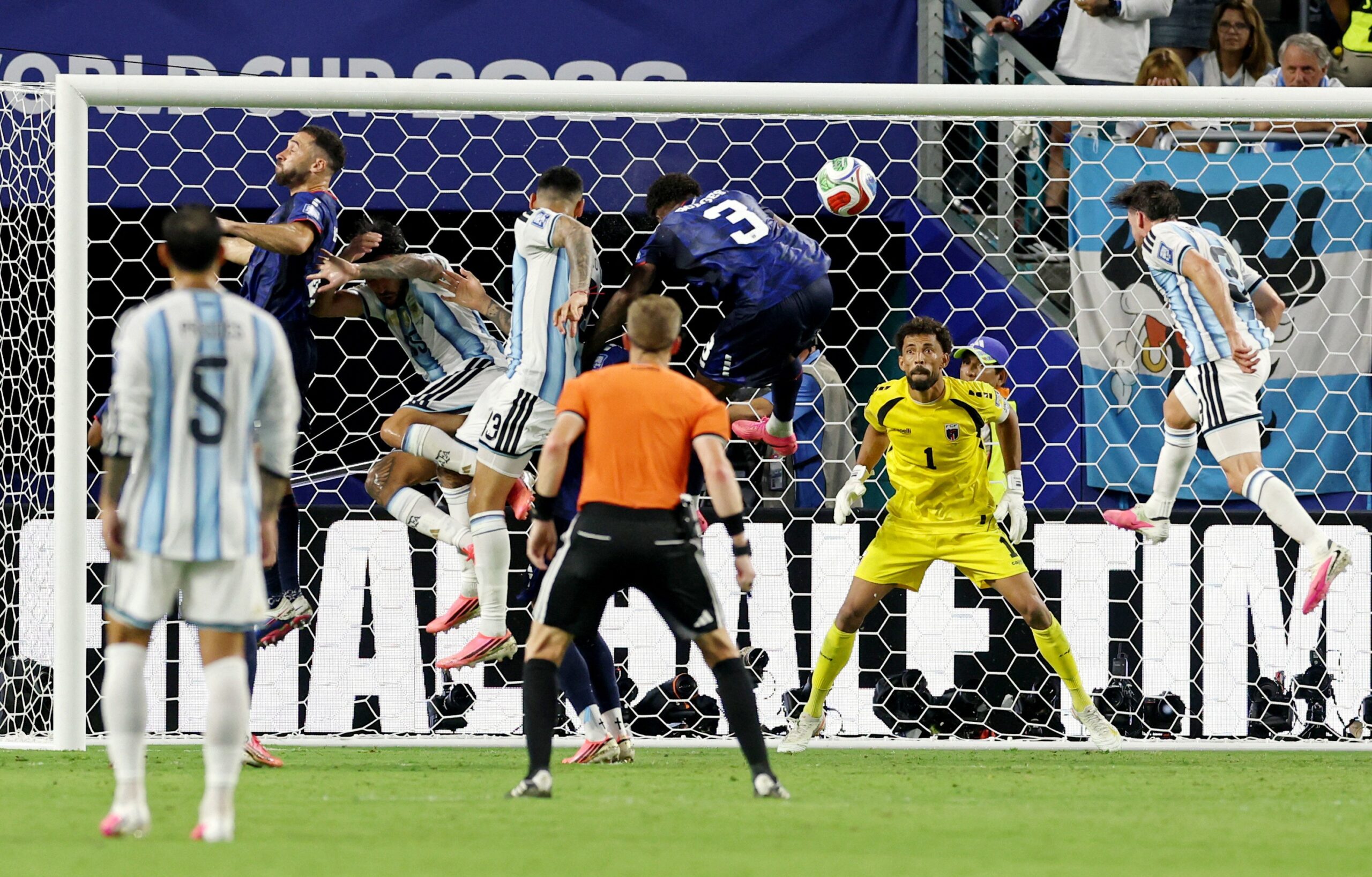 Argentina supera Cabo Verde na prorrogação e avança no Mundial